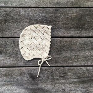 Knitting for olive holly bonnet -lasten pitsinen neulemyssy